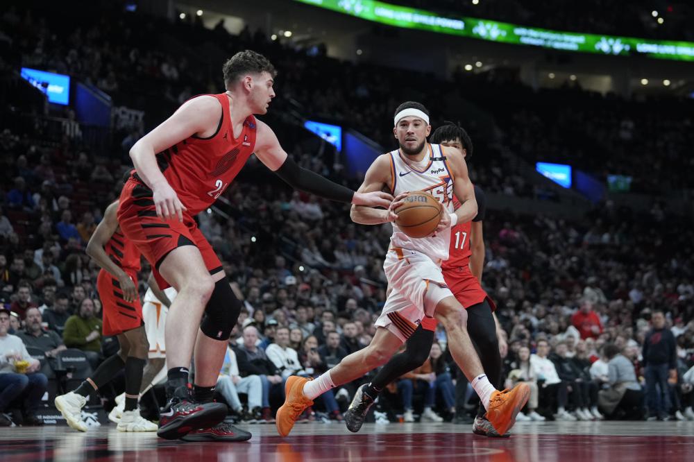 东契奇45+11字母哥24+12+9 湖人不敌雄鹿遭3连败.